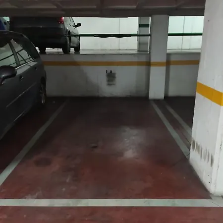 1, Amplio Con Garaje, 3 Dormitorios, 2 Banos *