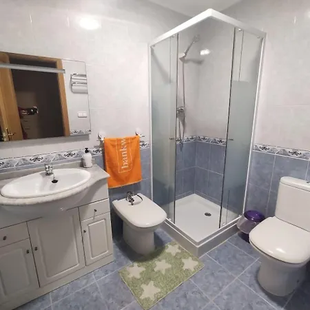 1, Amplio Con Garaje, 3 Dormitorios, 2 Banos Apartman *