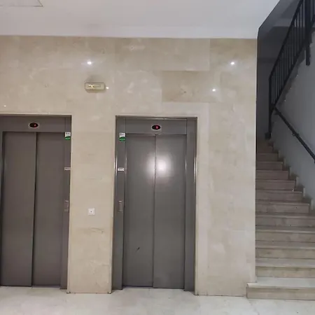 Apartman 1, Amplio Con Garaje, 3 Dormitorios, 2 Banos *