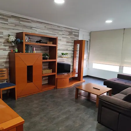 1, Amplio Con Garaje, 3 Dormitorios, 2 Banos Apartman